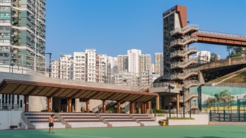 The upper and lower levels of Phase 1 of the Park are linked by a very attractive bridge structure.